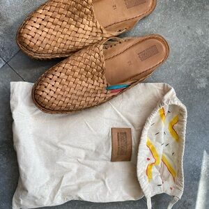 Minnetonka Men's Woven Slip-On Loafers — Tan Casual Moccasins